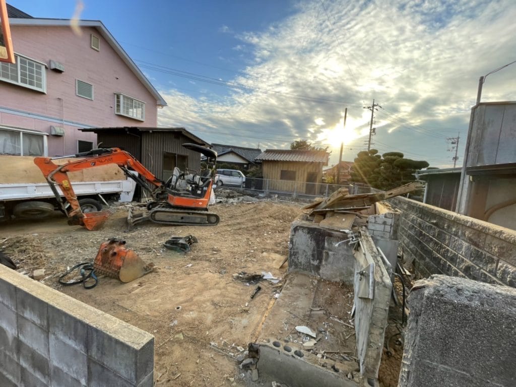 基礎撤去作業中