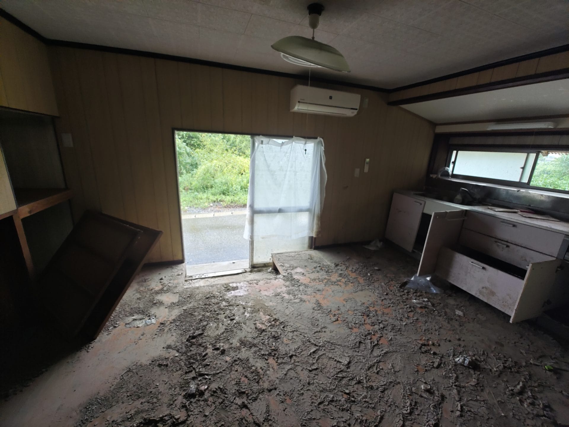 美祢市の浸水した住宅