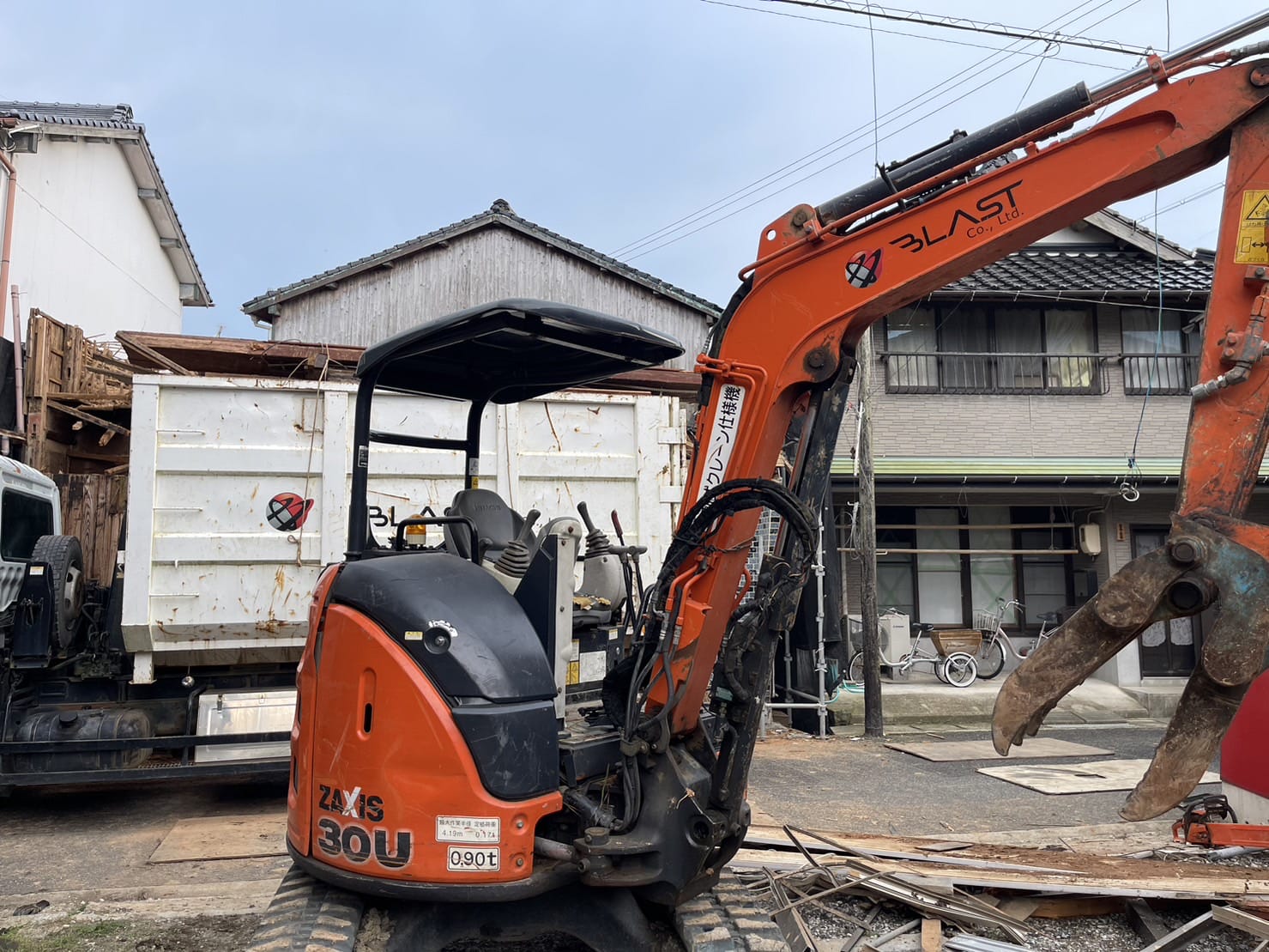 住宅 建築 サビ EZ blust 業者 DIY 汚れ 油 解体 廃墟 掃除 hq720.jpg?sqp=-