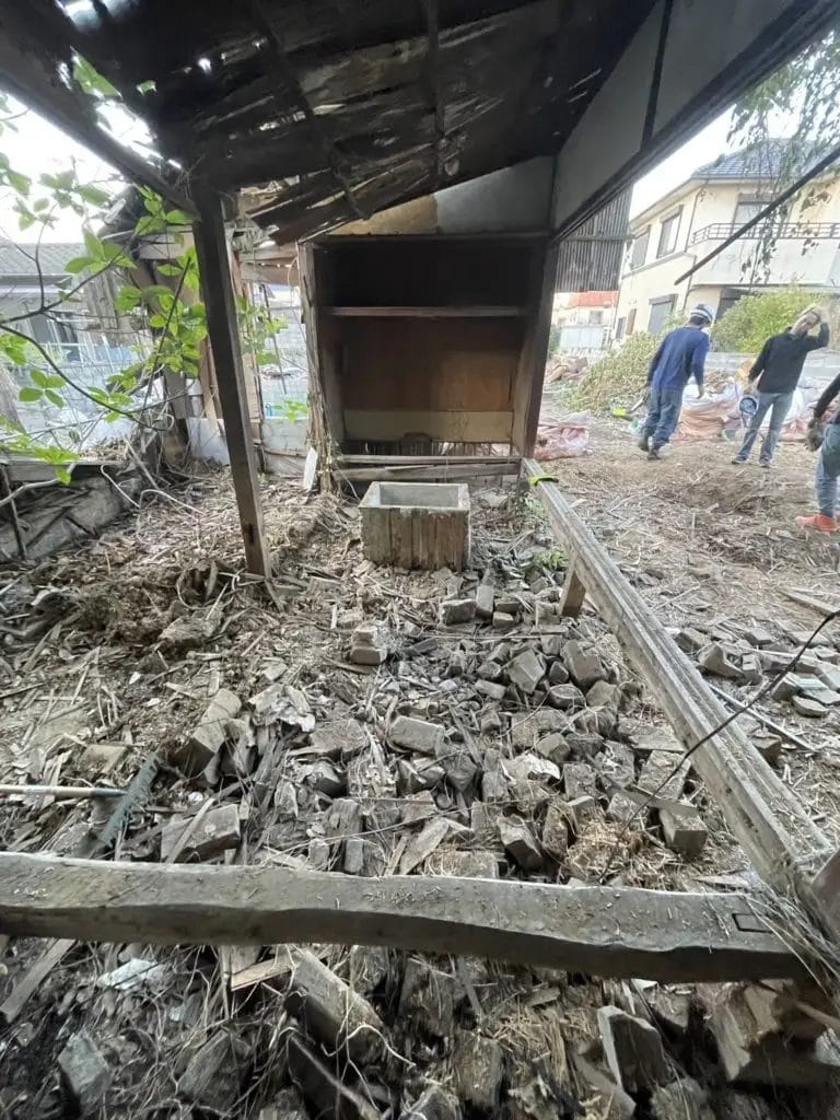 人力解体の様子