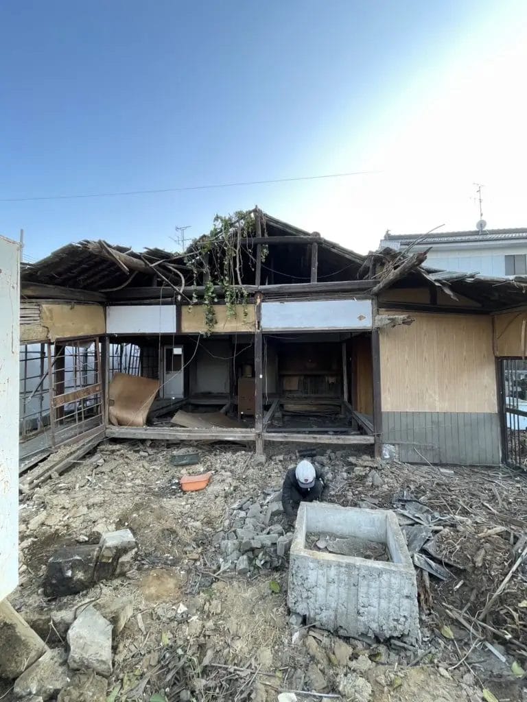 人力解体の様子