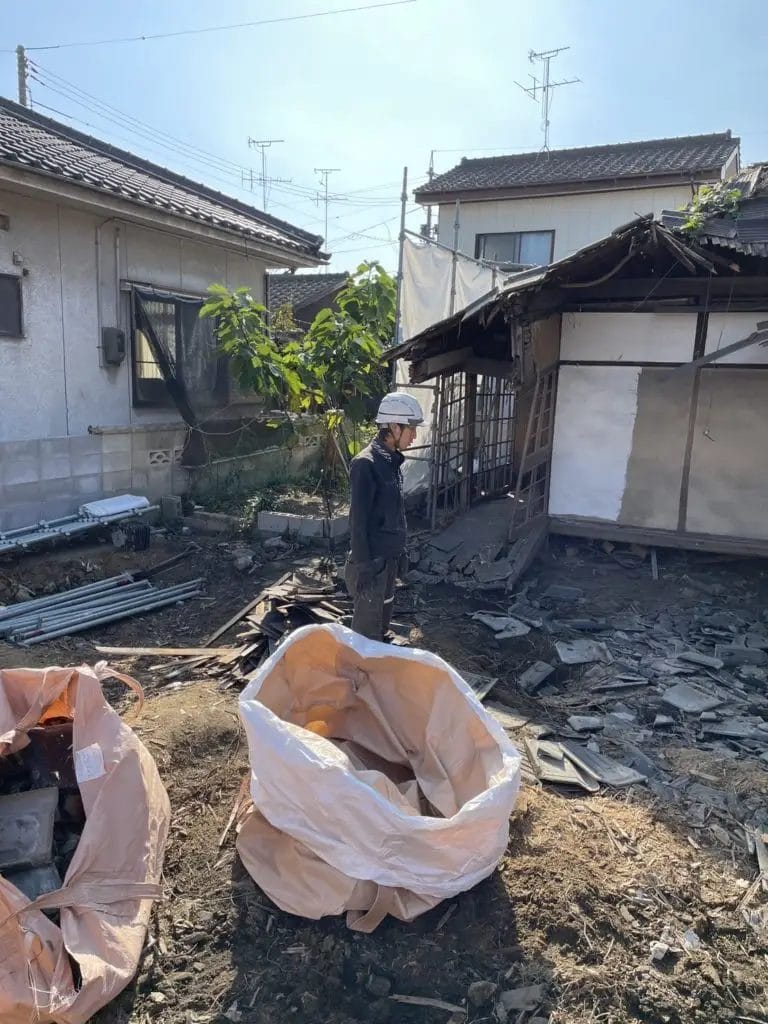 人力解体の様子