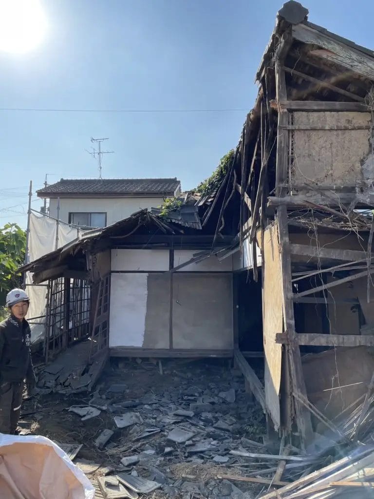 人力解体の様子