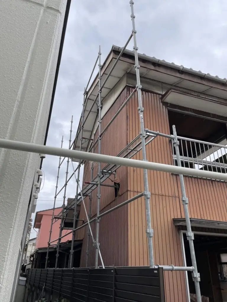 解体工事の足場工事