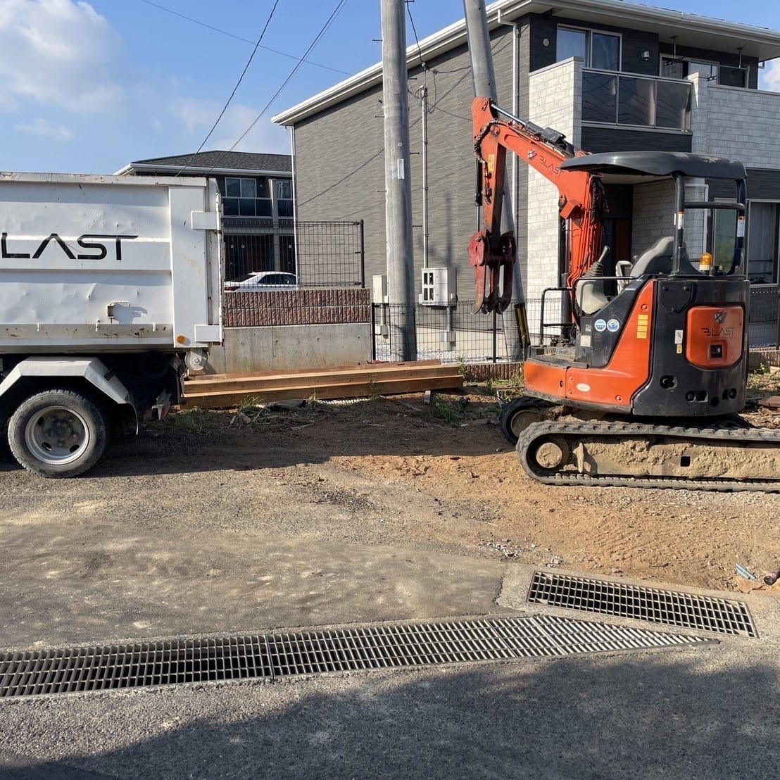 重機とトラック