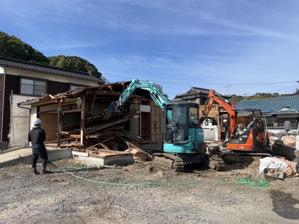 解体工事作業中