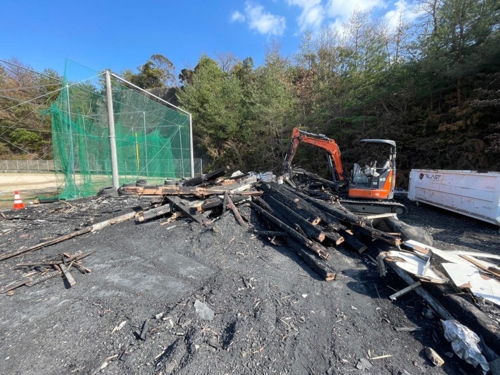 解体工事作業中