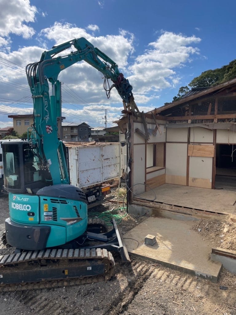 解体工事躯体工事作業中