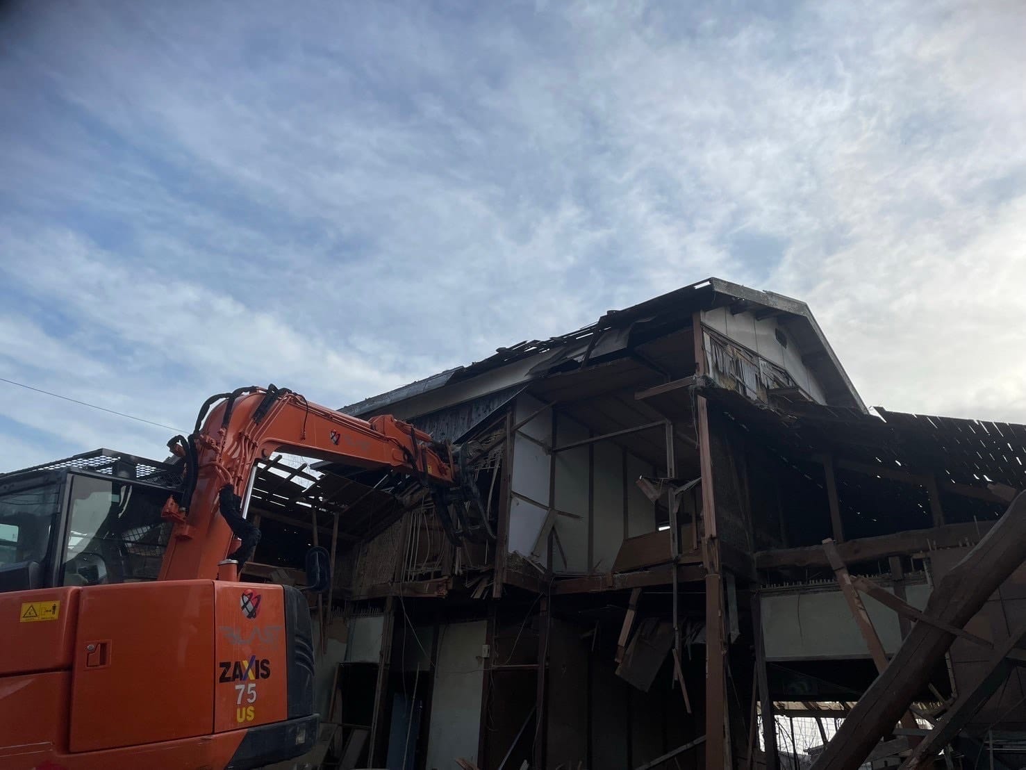 解体工事作業中