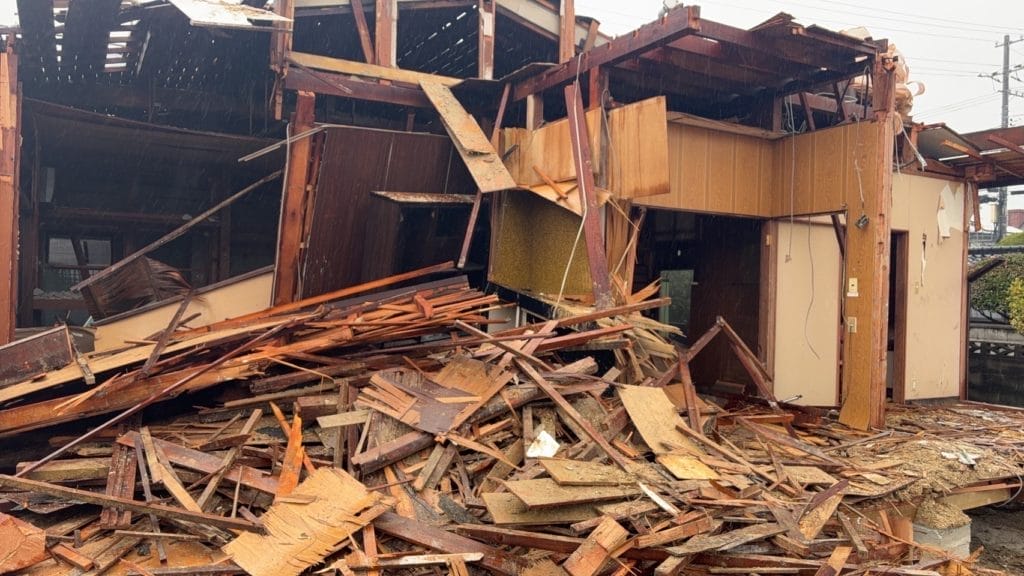 梅雨時期の解体