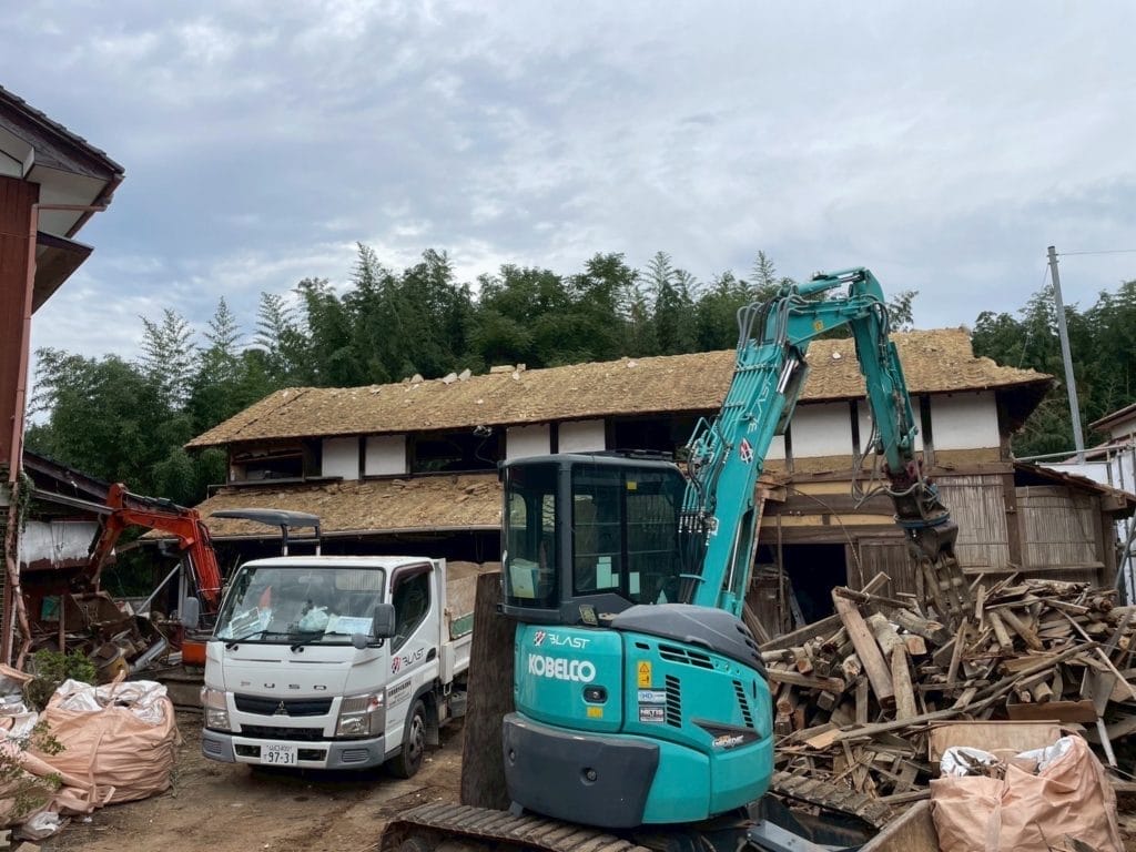 宇部 解体 の納屋撤去の安全施工