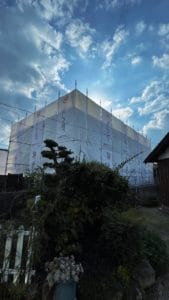 解体工事前の足場設置画像