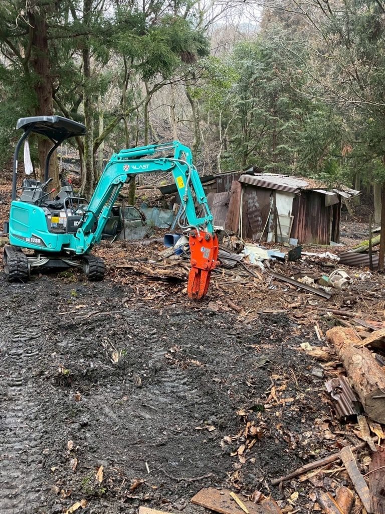 倉庫の解体工事中