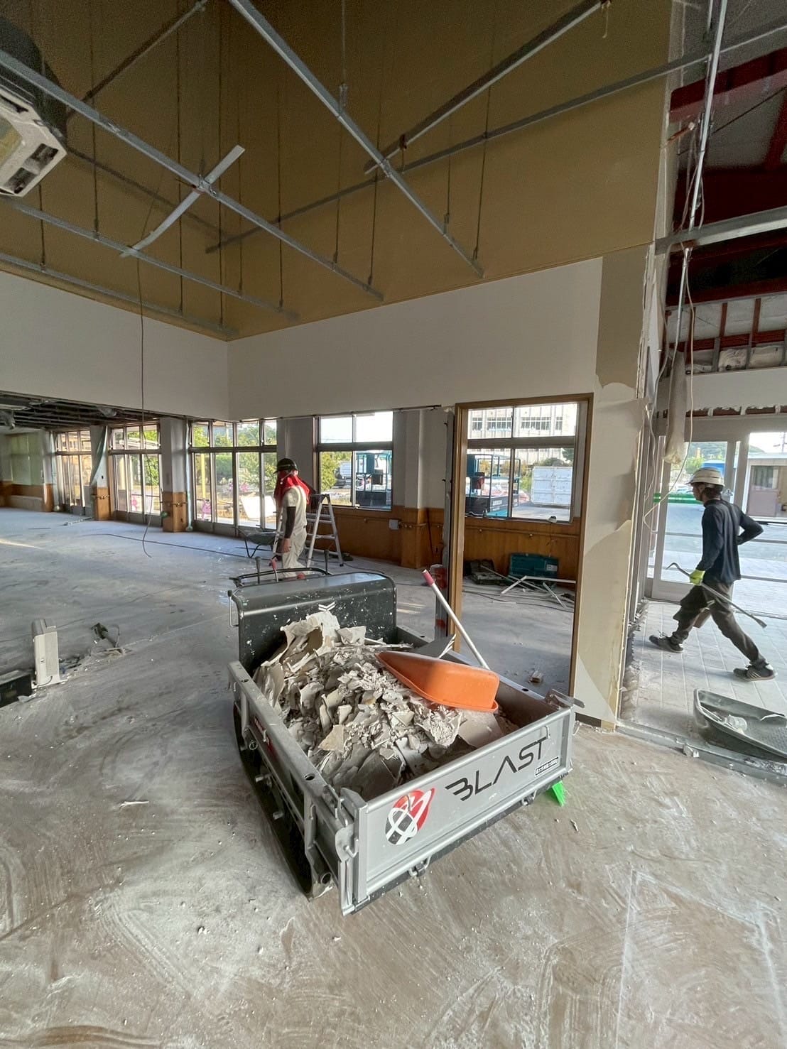 内装解体の画像