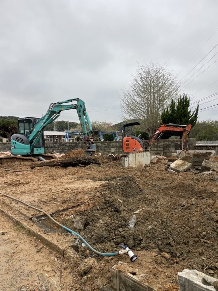 基礎解体工事中